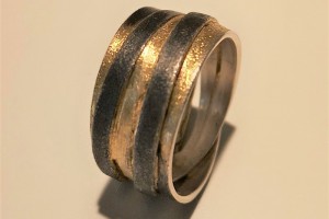 Ring 925 Kt. R1956 silber vergoldet, Schwebe-ringe patiniert 64,--€