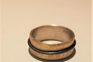 Ring 925 Kt. R0485 silber vergoldet, Schwebe-ringe patiniert 65,--€